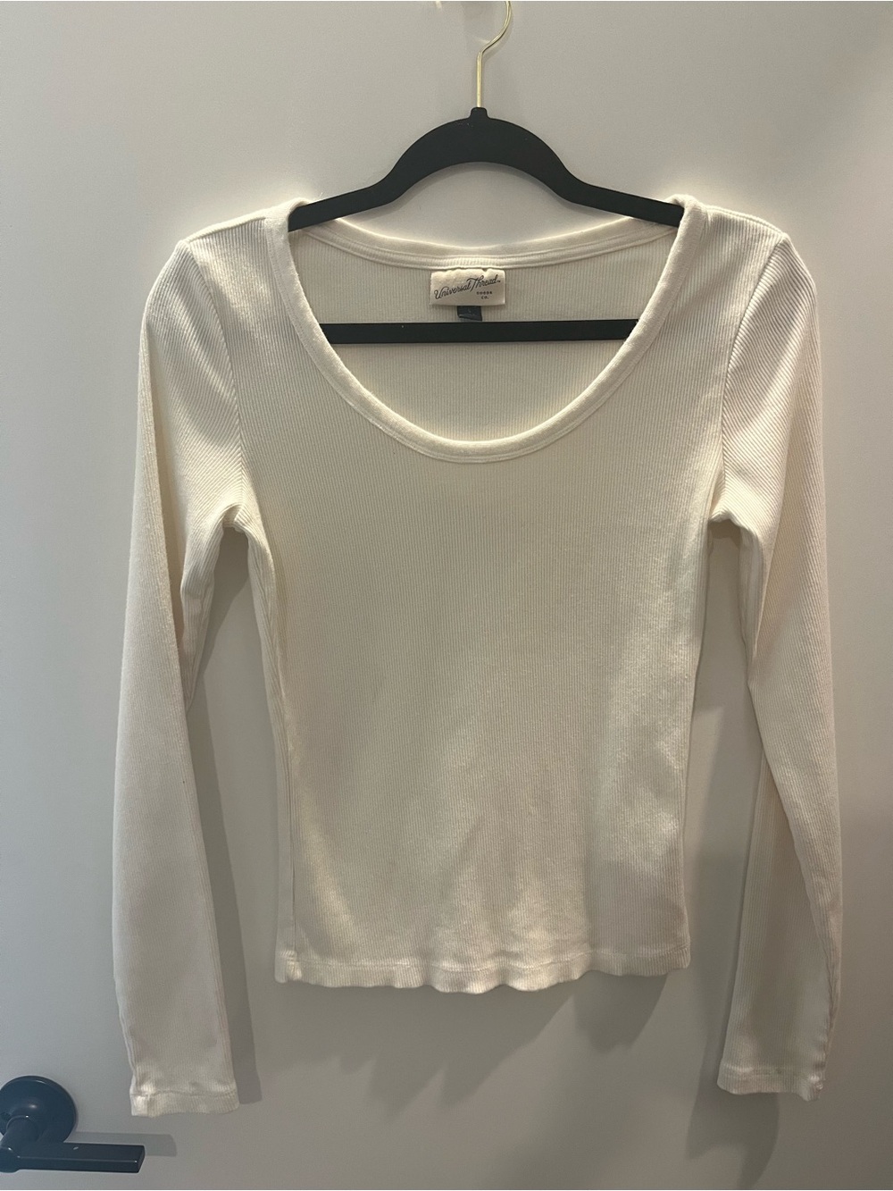 Universal Thread Women’s Long Sleeve Rib Scoop Neck T-Shirt